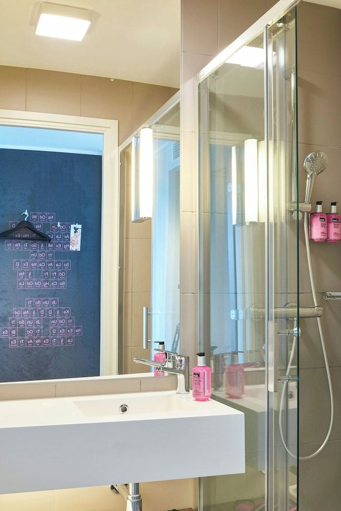 MOXY Milan Malpensa Airport Room, 1 Queen Bed, Non Smoking 4