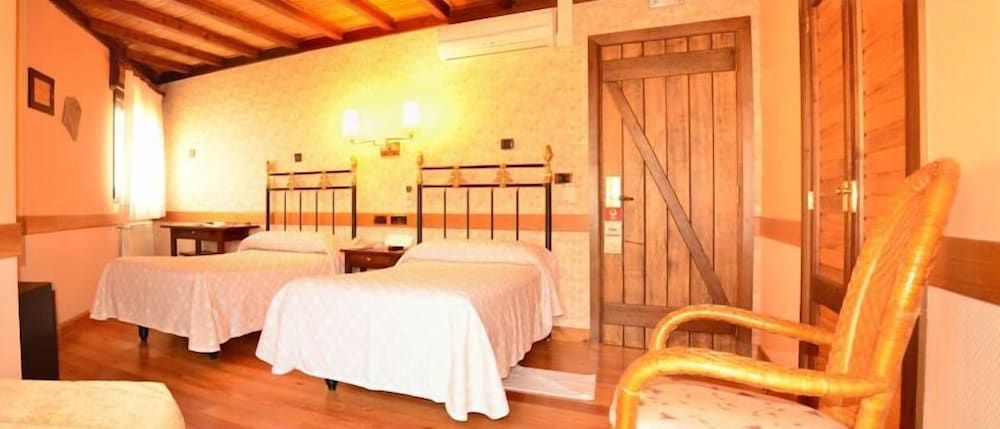 Rusticae Casa Antiga do Monte