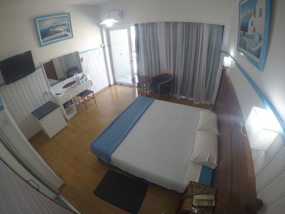 Single Room, Balcony