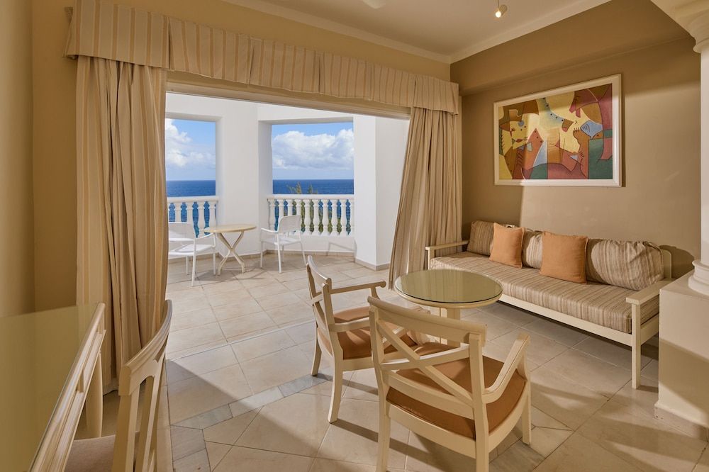 Bahia Principe Luxury Runaway Bay - Adults Only - All Inclusive Junior Room, Oceanfront (Deluxe) 2