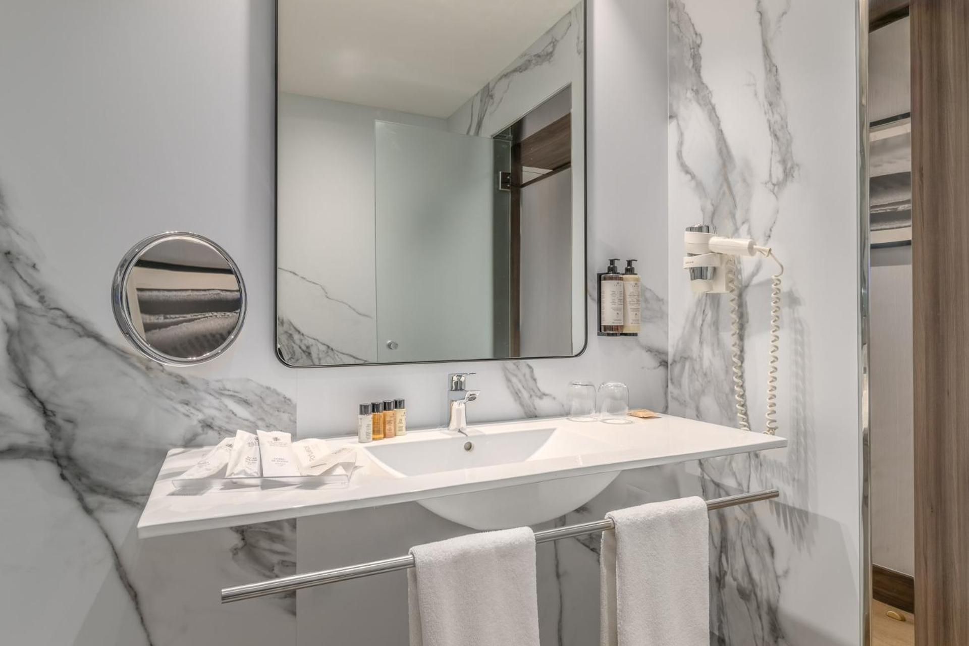 Hotel Aravaca Village Superior Double Room 4