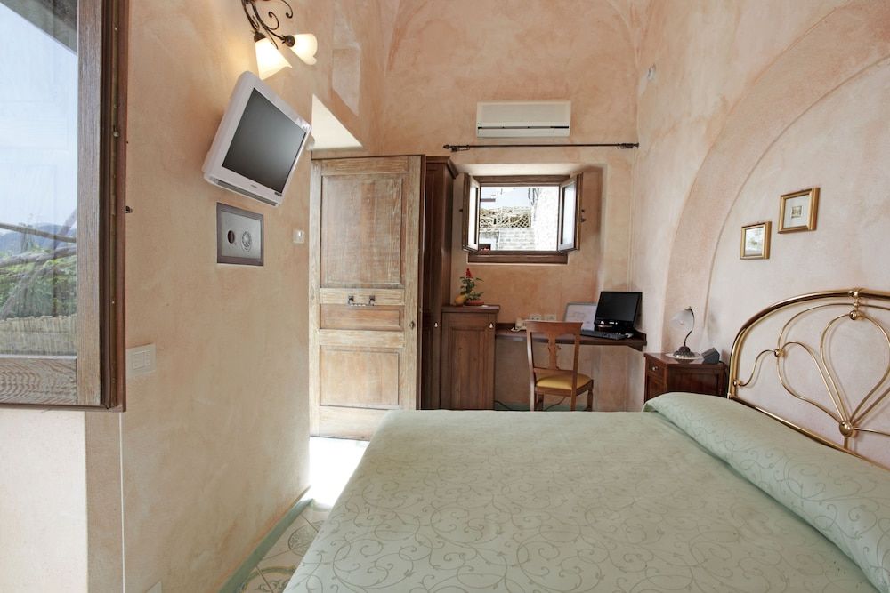 L'Antico Borgo dei Limoni Standard Double Room 9