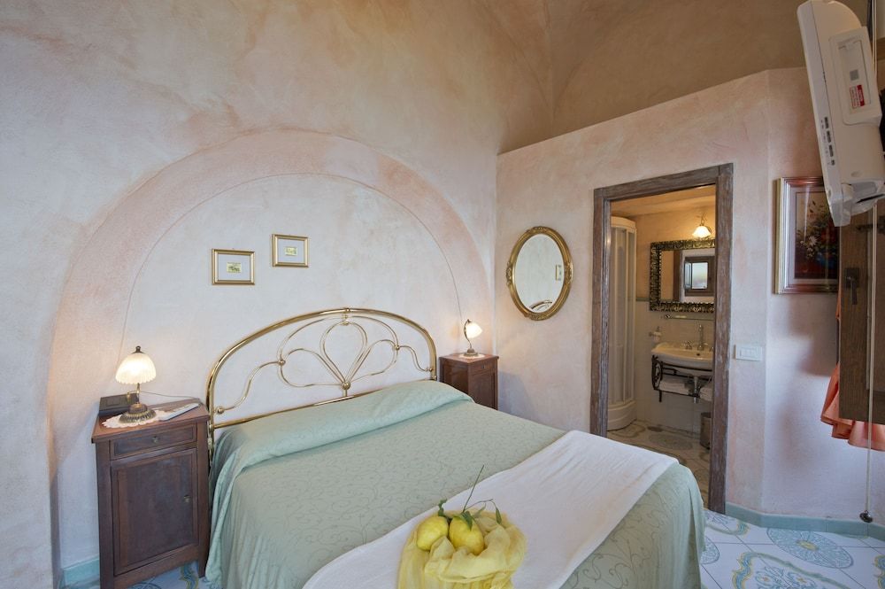 L'Antico Borgo dei Limoni Standard Double Room 8