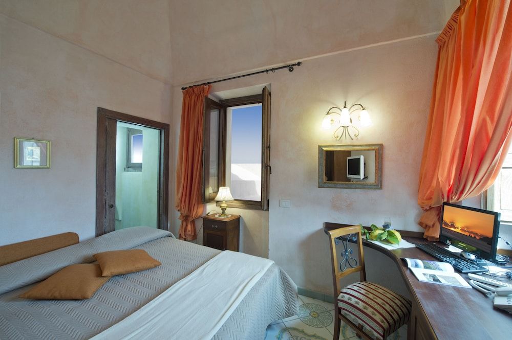 undefined L'Antico Borgo dei Limoni 3