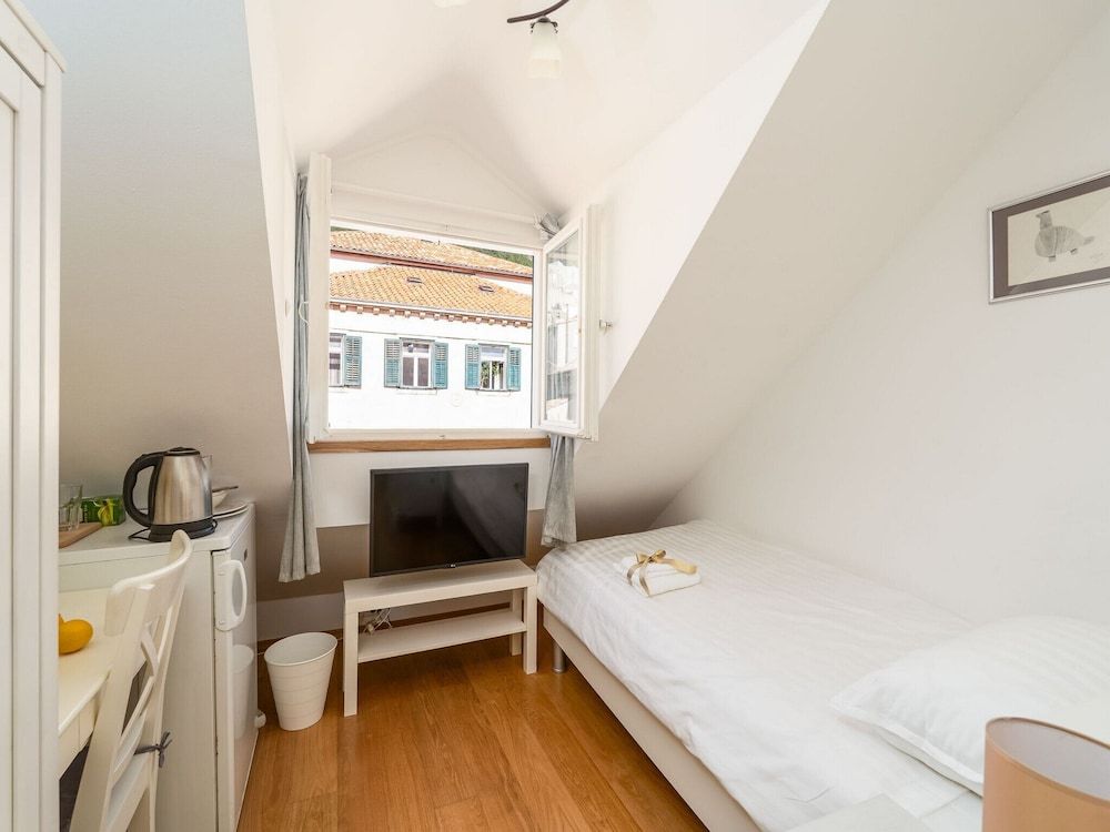 Lumin GuestHouse Deluxe Single Room, 1 Twin Bed, Air conditioning, City View (Deluxe Single Room with City View) 6