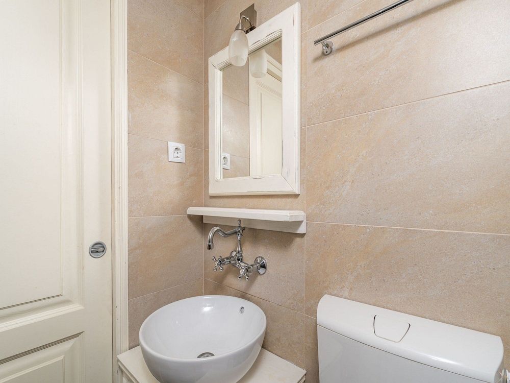 Lumin GuestHouse Single Room (Standard Single Room with City View) 16