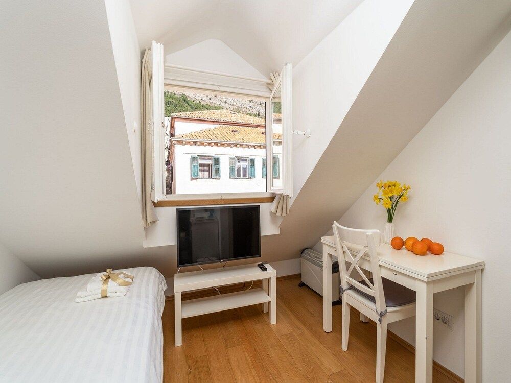 Lumin GuestHouse Single Room (Standard Single Room with City View) 18