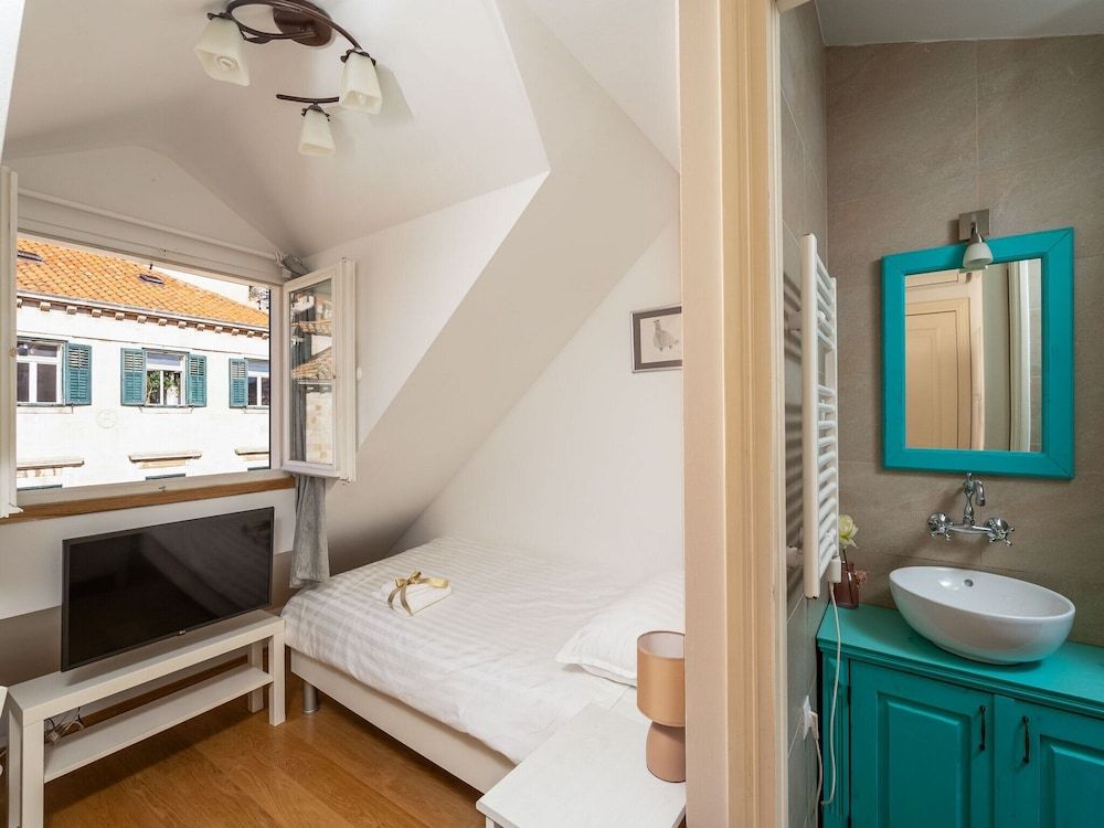 Lumin GuestHouse Deluxe Single Room, 1 Twin Bed, Air conditioning, City View (Deluxe Single Room with City View) 8