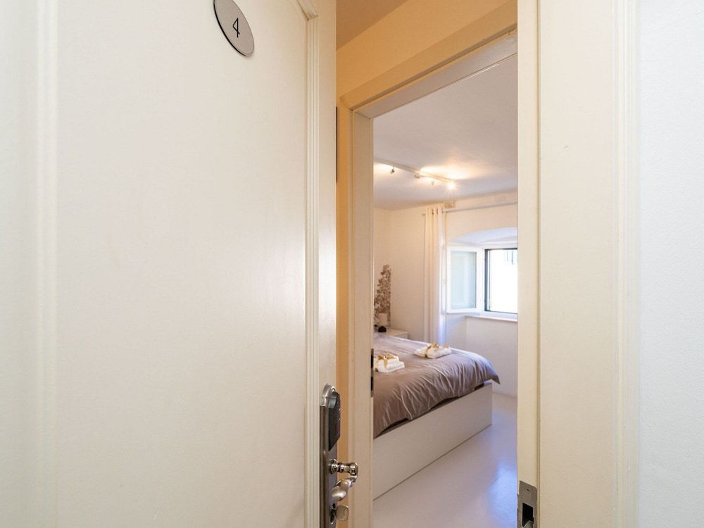 Lumin GuestHouse Studio (Studio Apartment with City View Third) 7