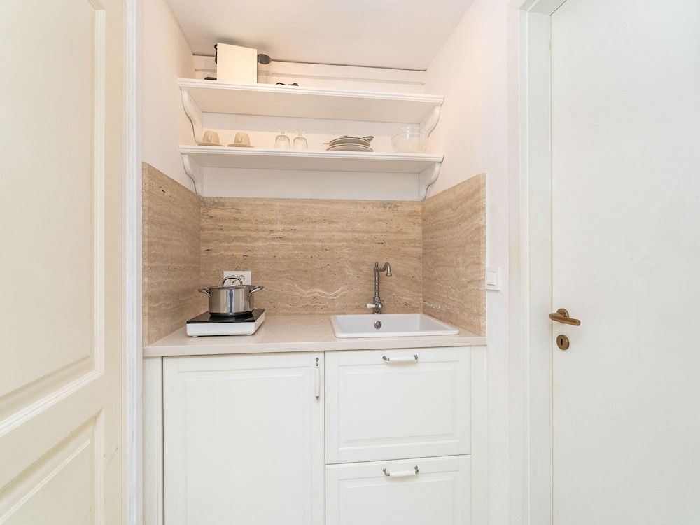 Lumin GuestHouse Studio (Studio Apartment with City View Third) 16