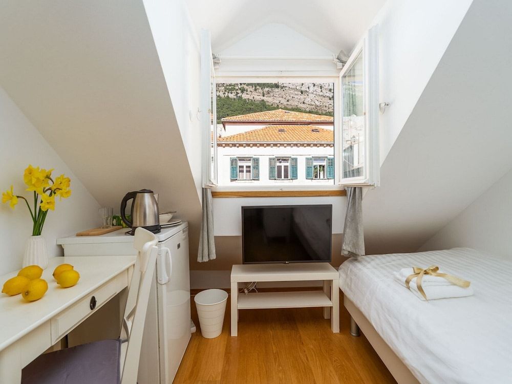 Lumin GuestHouse Deluxe Single Room, 1 Twin Bed, Air conditioning, City View (Deluxe Single Room with City View) 4