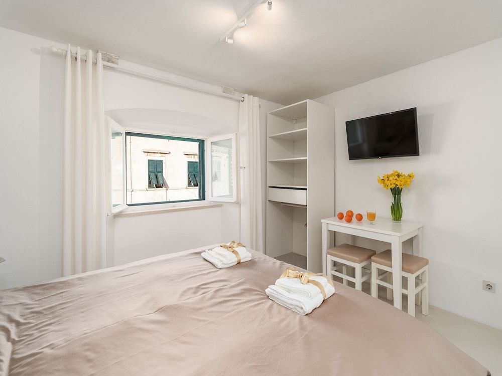 Lumin GuestHouse Studio (Studio Apartment with City View Third)