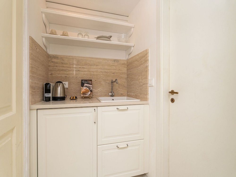 Lumin GuestHouse Studio (Studio Apartment with City View Third) 15