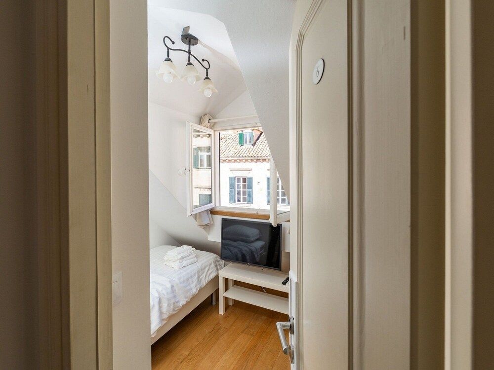 Lumin GuestHouse Single Room (Standard Single Room with City View) 20