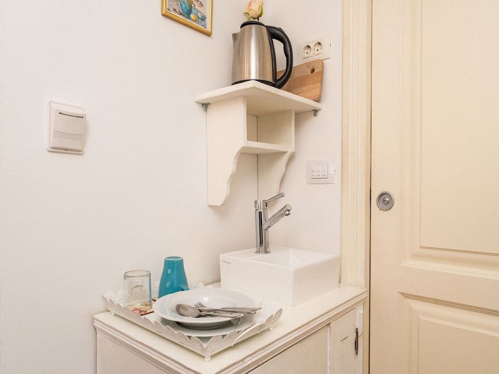 Lumin GuestHouse Single Room (Standard Single Room with City View) 24