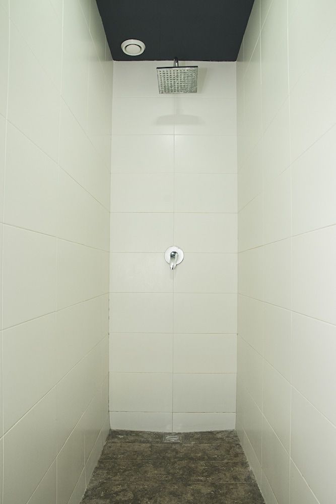 Bcnsporthostels Private room with 6 beds 7