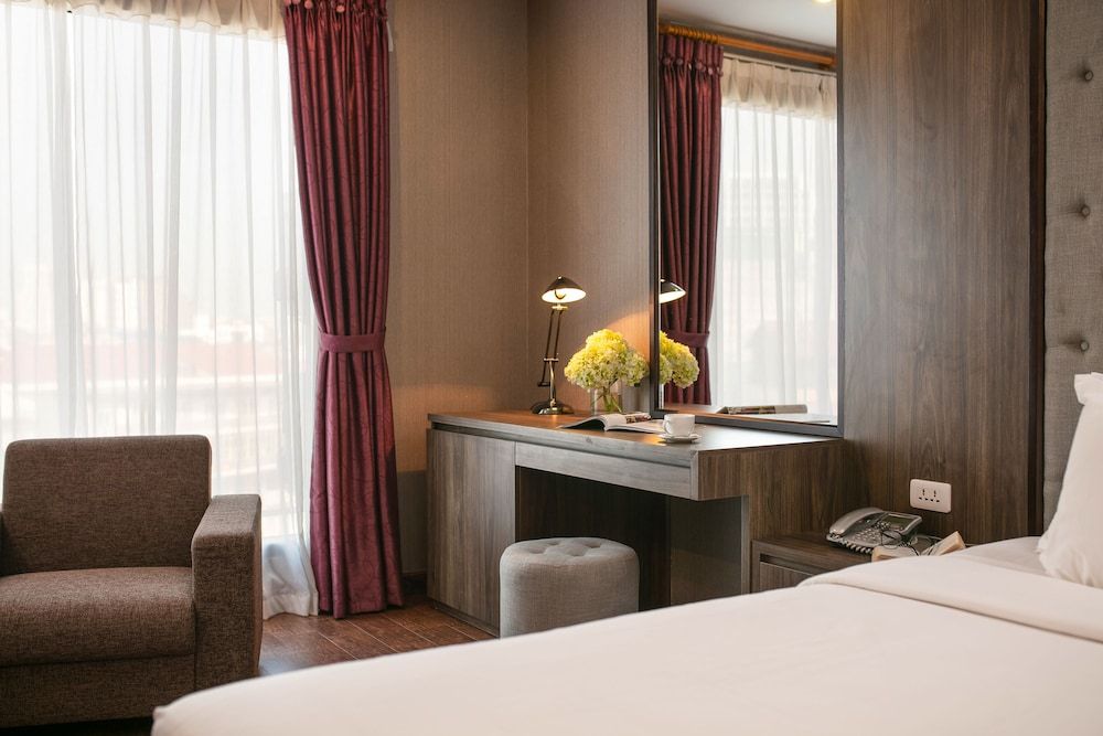Suite, City View