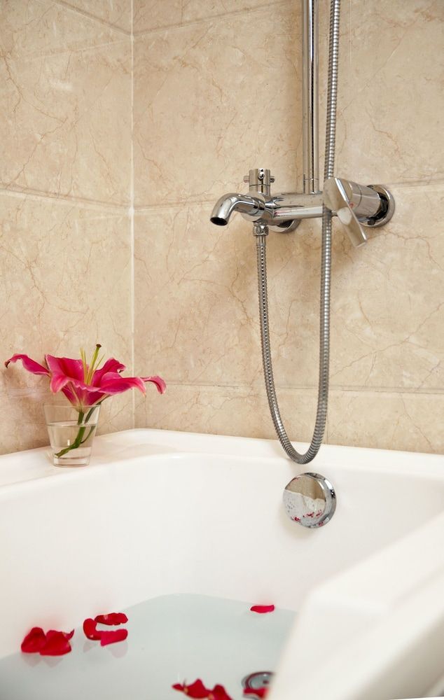 Skyline Hanoi Hotel Superior Room, 1 King Bed 9