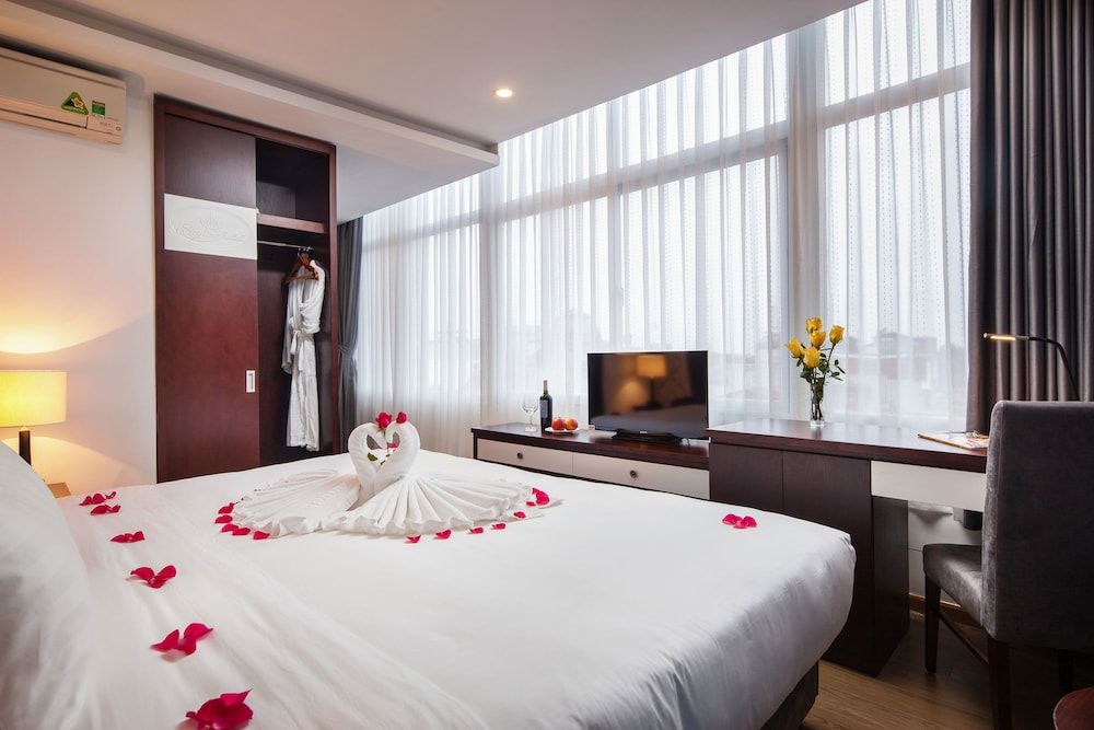 Skyline Hanoi Hotel Deluxe Double or Twin Room 6