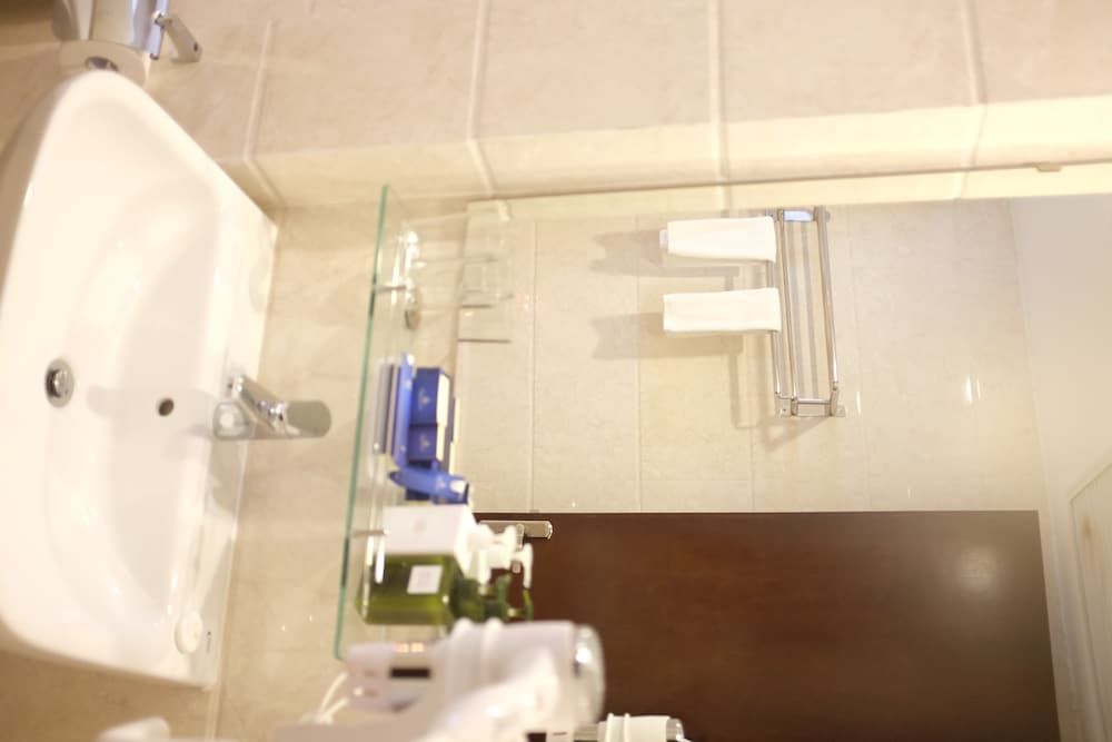 Skyline Hanoi Hotel Deluxe Double or Twin Room 10