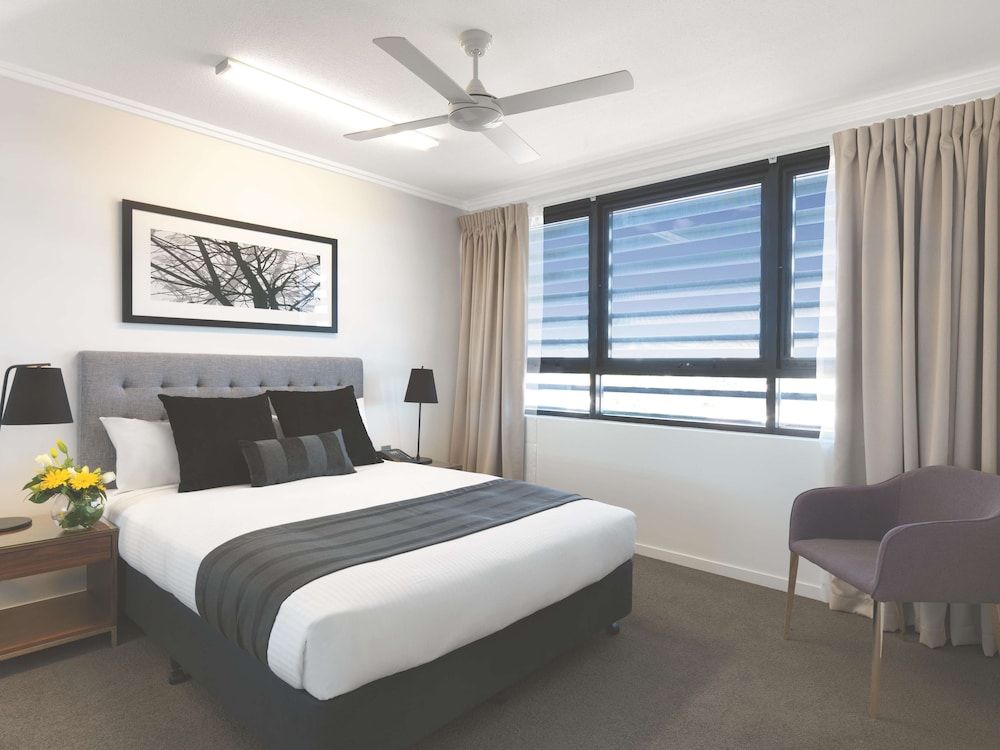 Oaks Mackay Carlyle Suites 3 Bedroom Dual Key Apartment