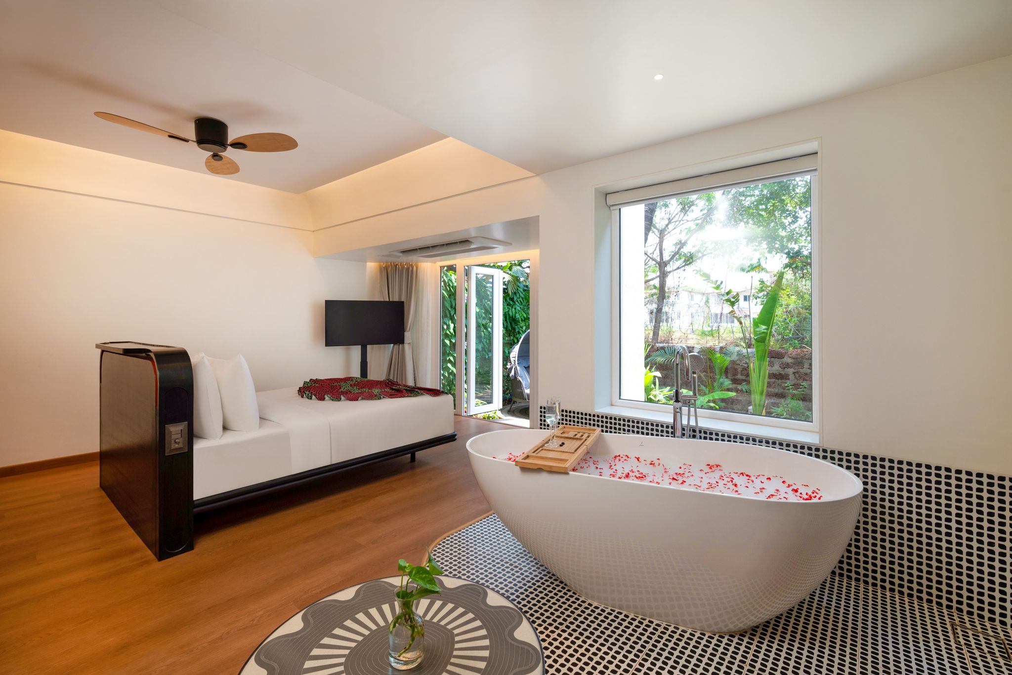 Sunbird Premium Room with Bathtub and Garden
