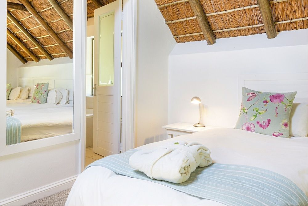 Sandals Guest House Basic Twin Room (No Balcony) 3