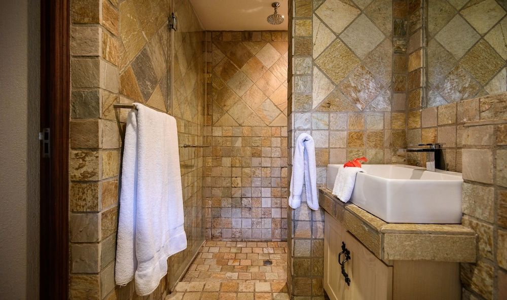 Khaya Ndlovu Safari Manor Jackelberry Room 3