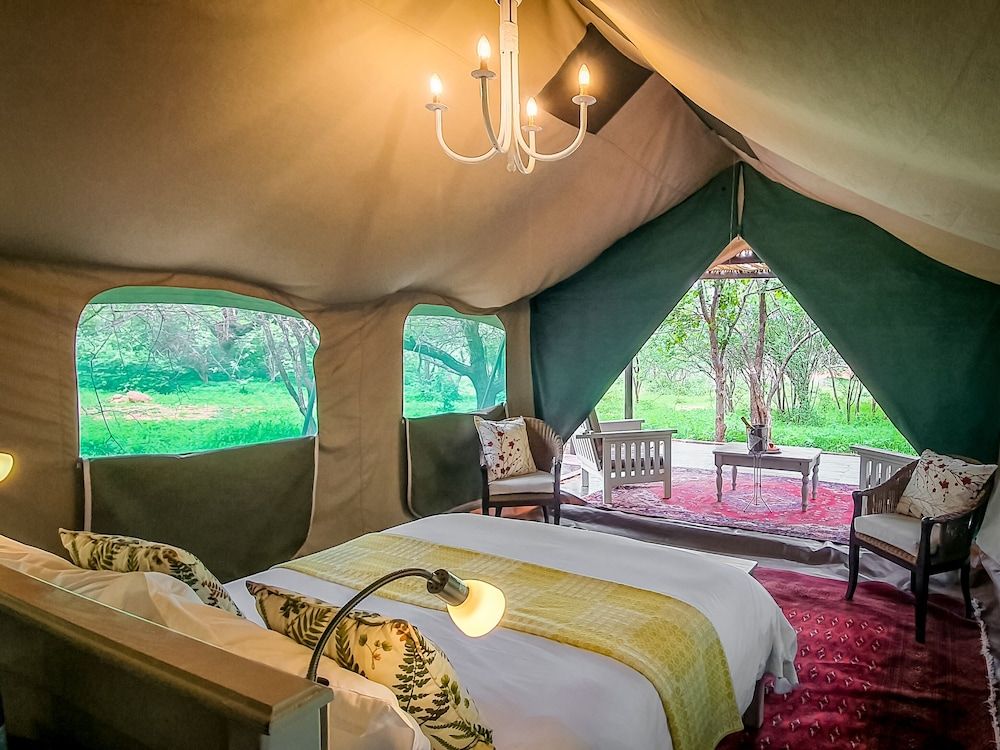 Khaya Ndlovu Safari Manor Classic Tent