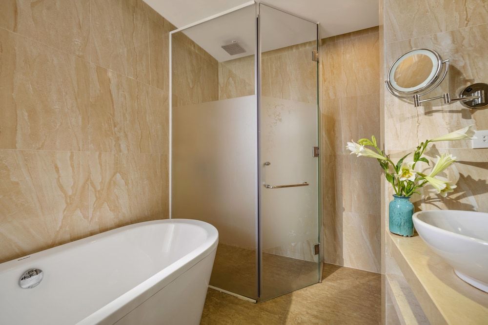 Royal Riverside Hoi An Hotel Deluxe Double or Twin Room, City View 5