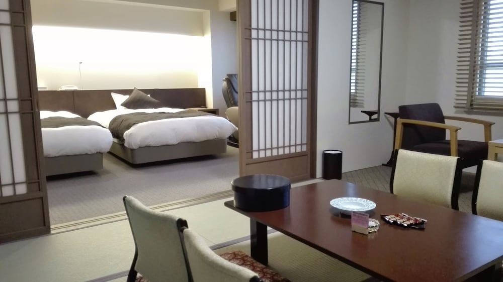 Japanese Western Non-Smoking (2-4 pax)