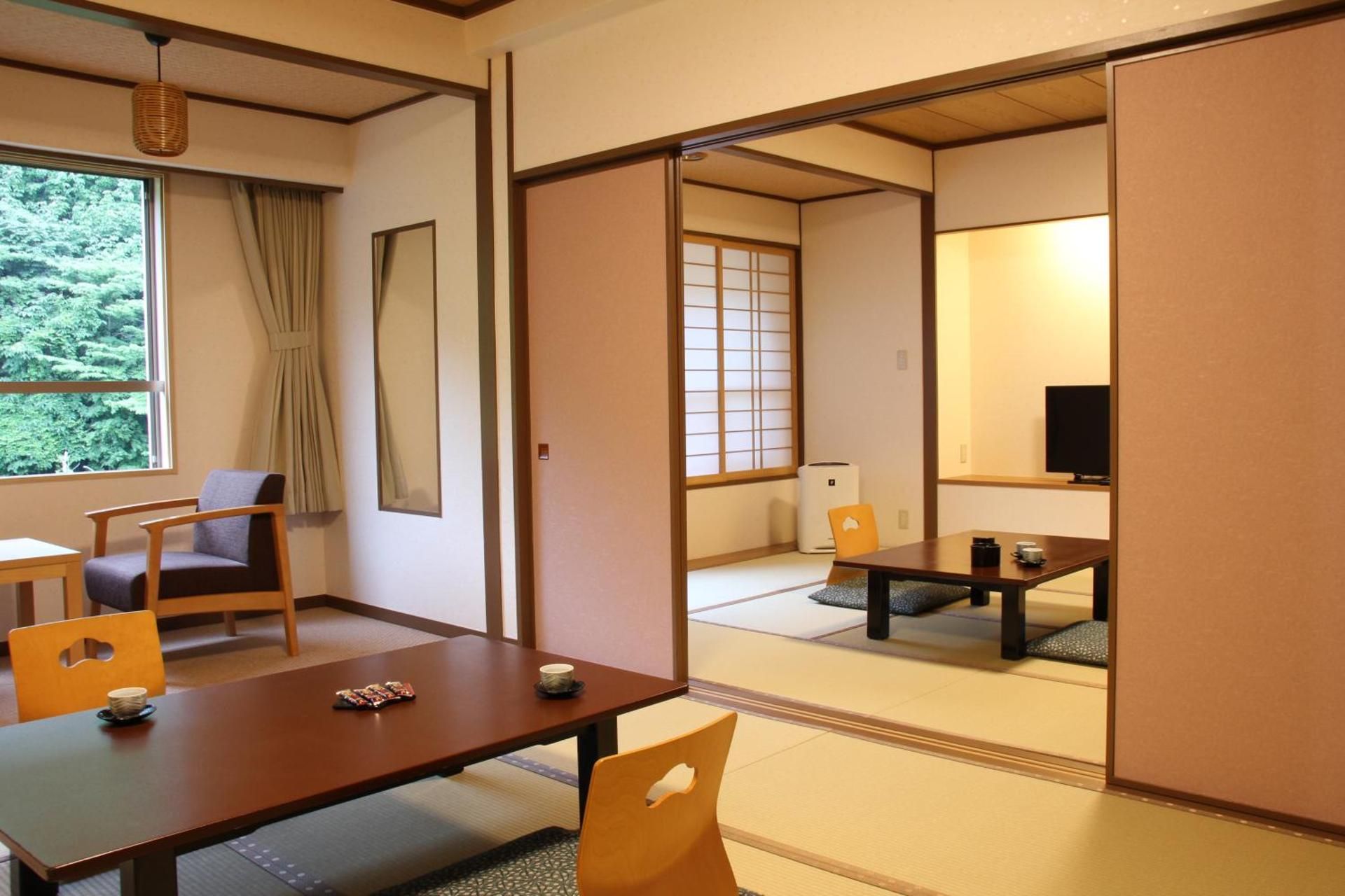 Japanese-Style Family Room - Smoking