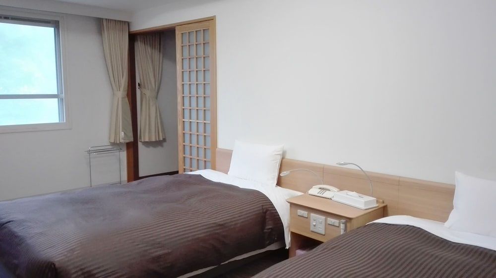 Connecting Room Non-Smoking(2-6 pax)