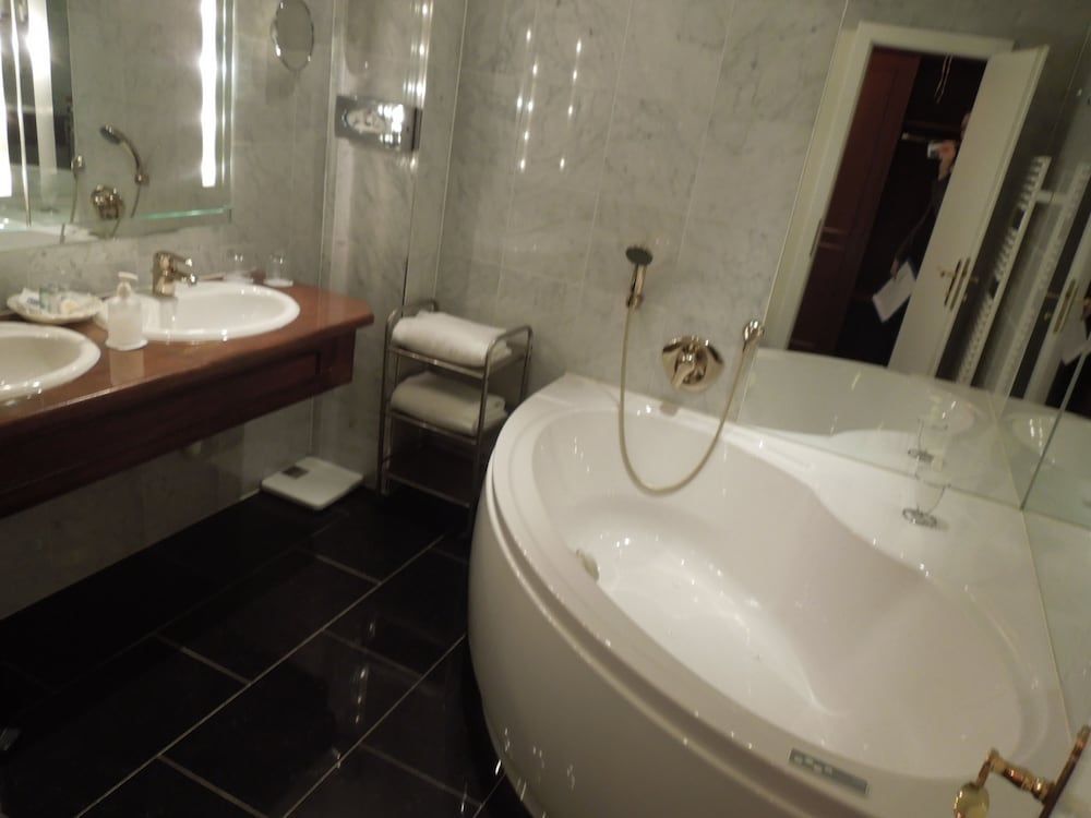 Bergresort Seefeld Suite, 1 Bedroom, Bathtub 3