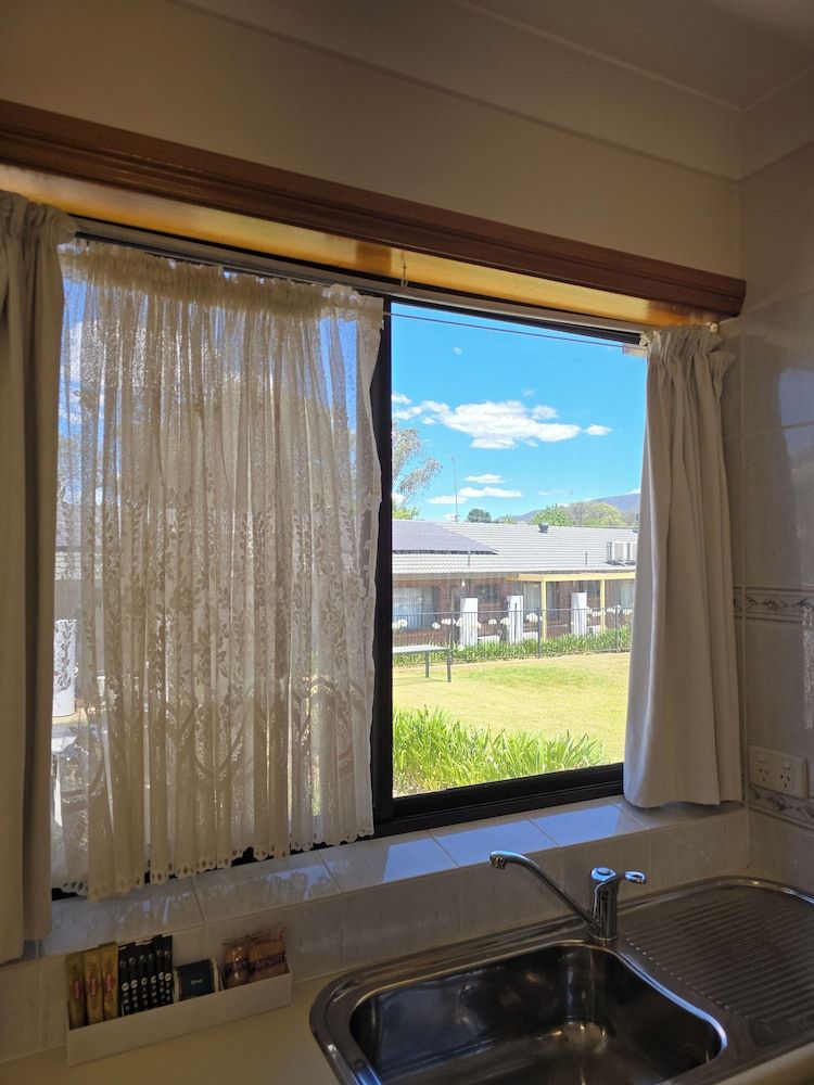 Tumut Valley Motel Comfort Room 7