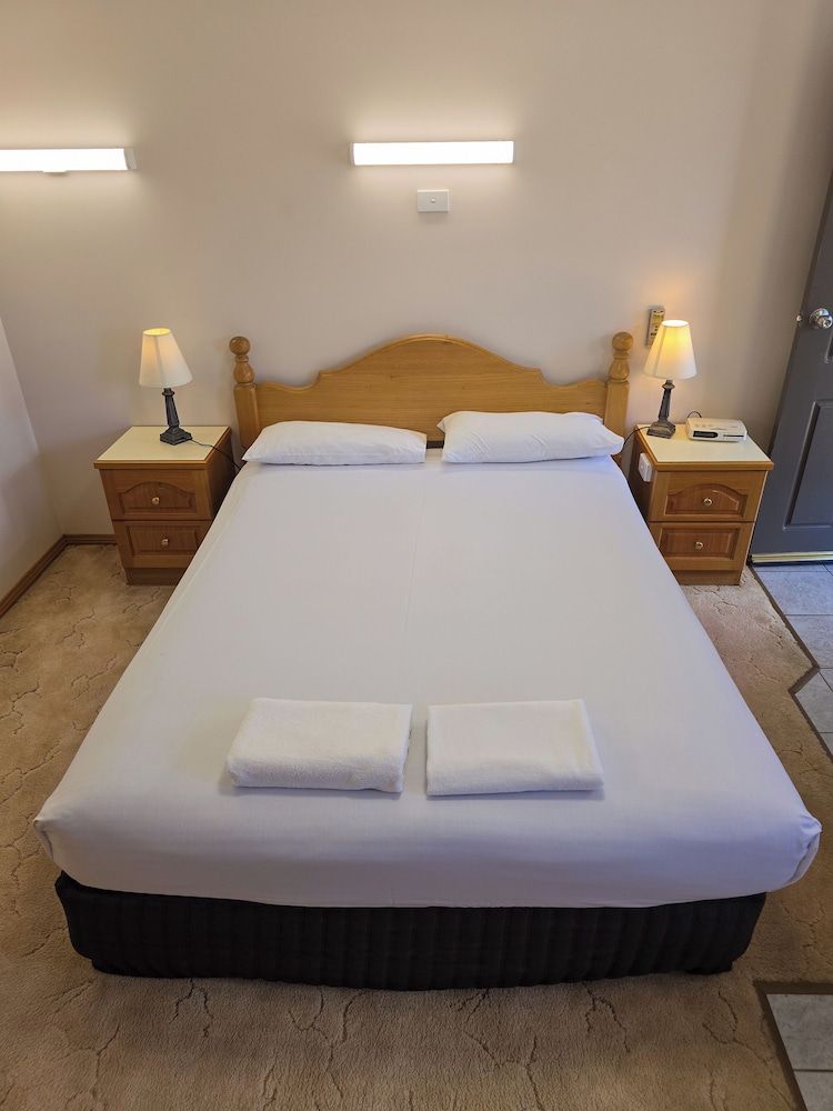 Tumut Valley Motel Comfort Room 3
