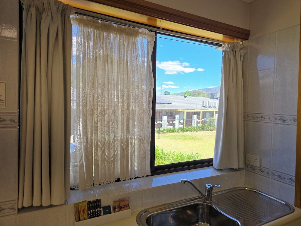 Tumut Valley Motel Comfort Room 6