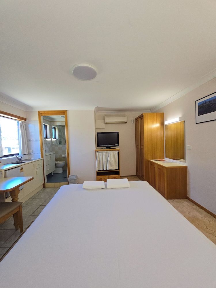 Tumut Valley Motel Comfort Room 12