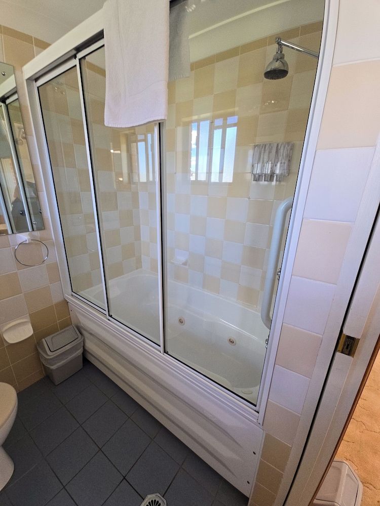 Tumut Valley Motel Comfort Room 10