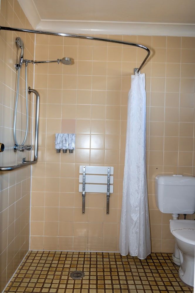 Tumut Valley Motel Senior Double or Twin Room, 1 Bedroom, Accessible, Garden View 3