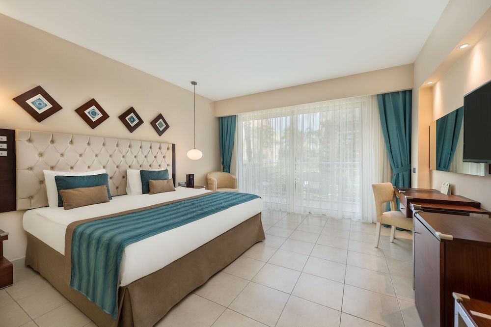 Kamelya Aishen Club Deluxe Room