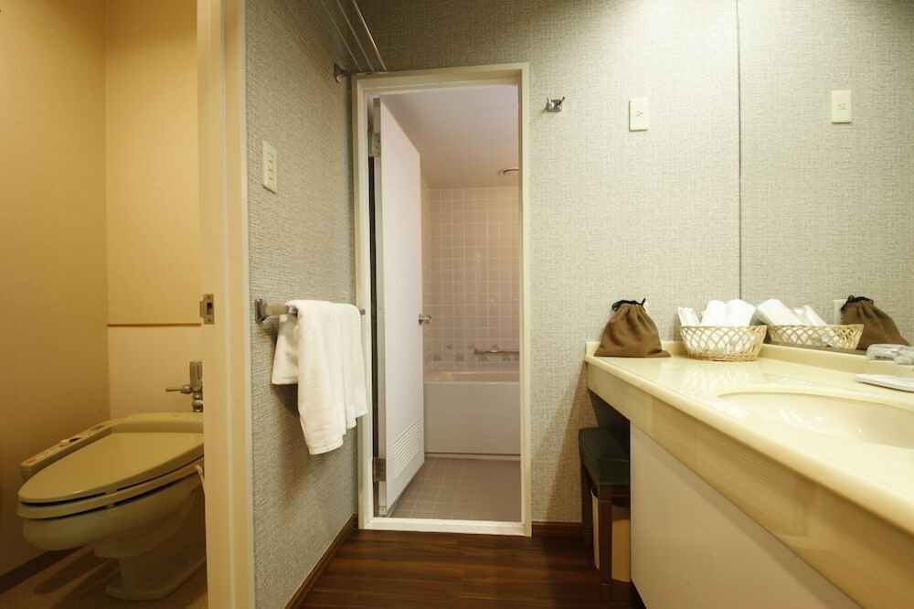 Japanese Style Room, Smoking