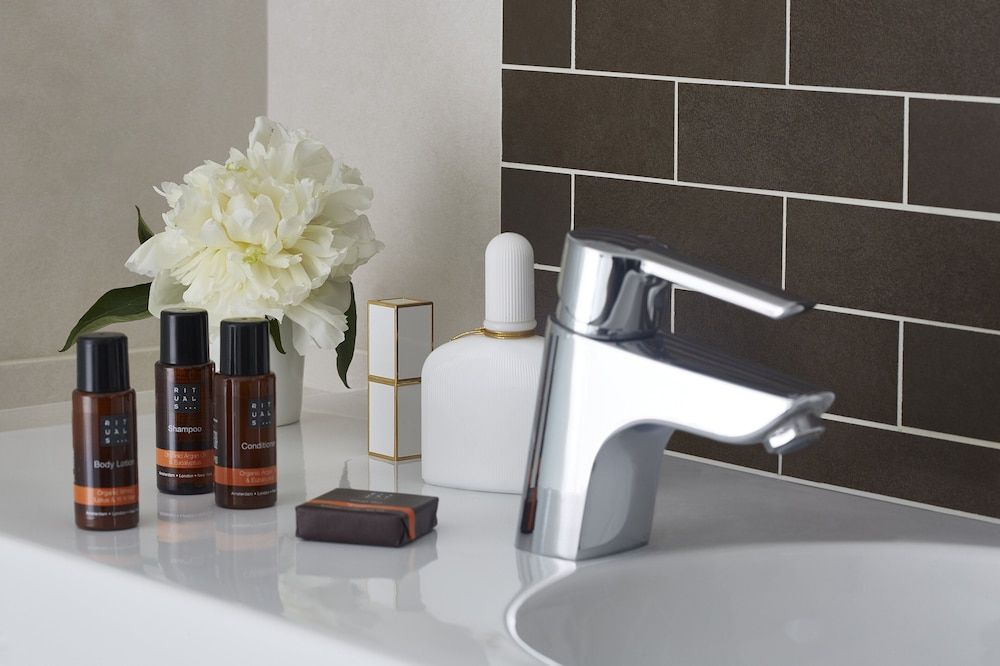 The Westbridge Hotel Standard Double Room 4