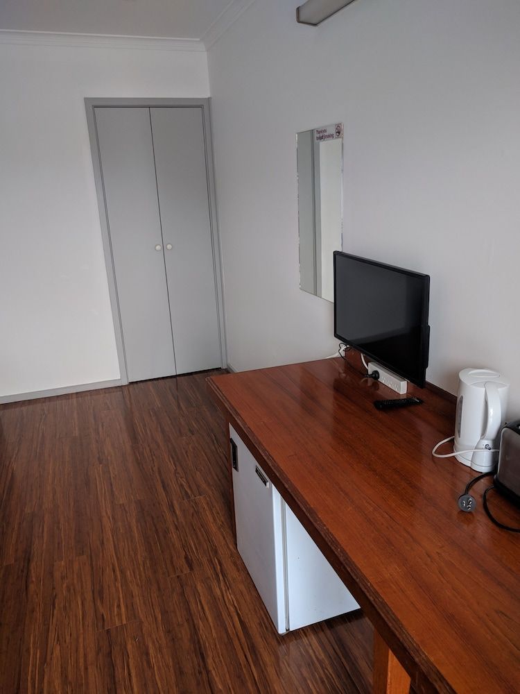 Beaconsfield Lodge Motel Standard Double Room, 1 Queen Bed 12