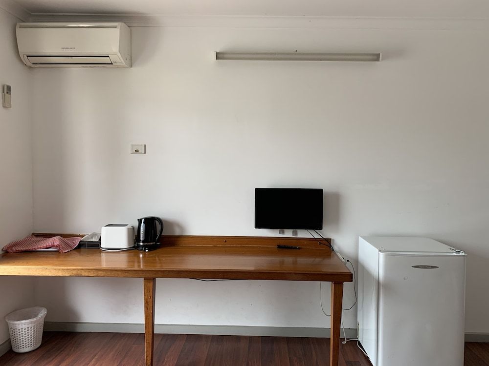 Beaconsfield Lodge Motel Standard Double Room, 1 Queen Bed 13