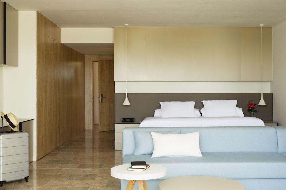 FREE UPGRADE TO FINEST CLUB JUNIOR SUITE POOL VIEW