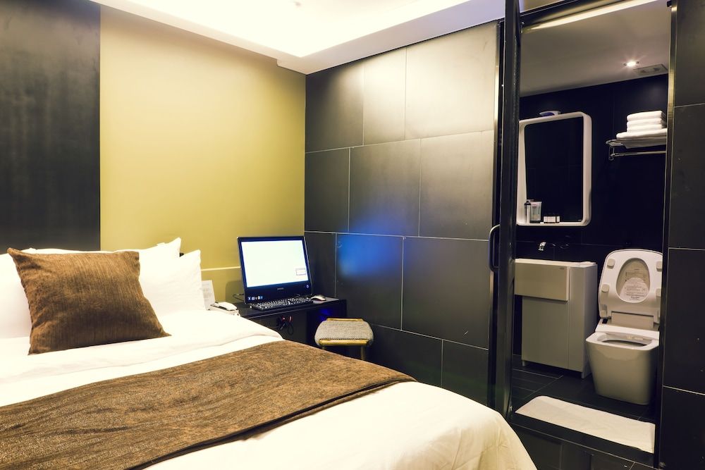 Busan Amare Hotel Standard Double Room 11