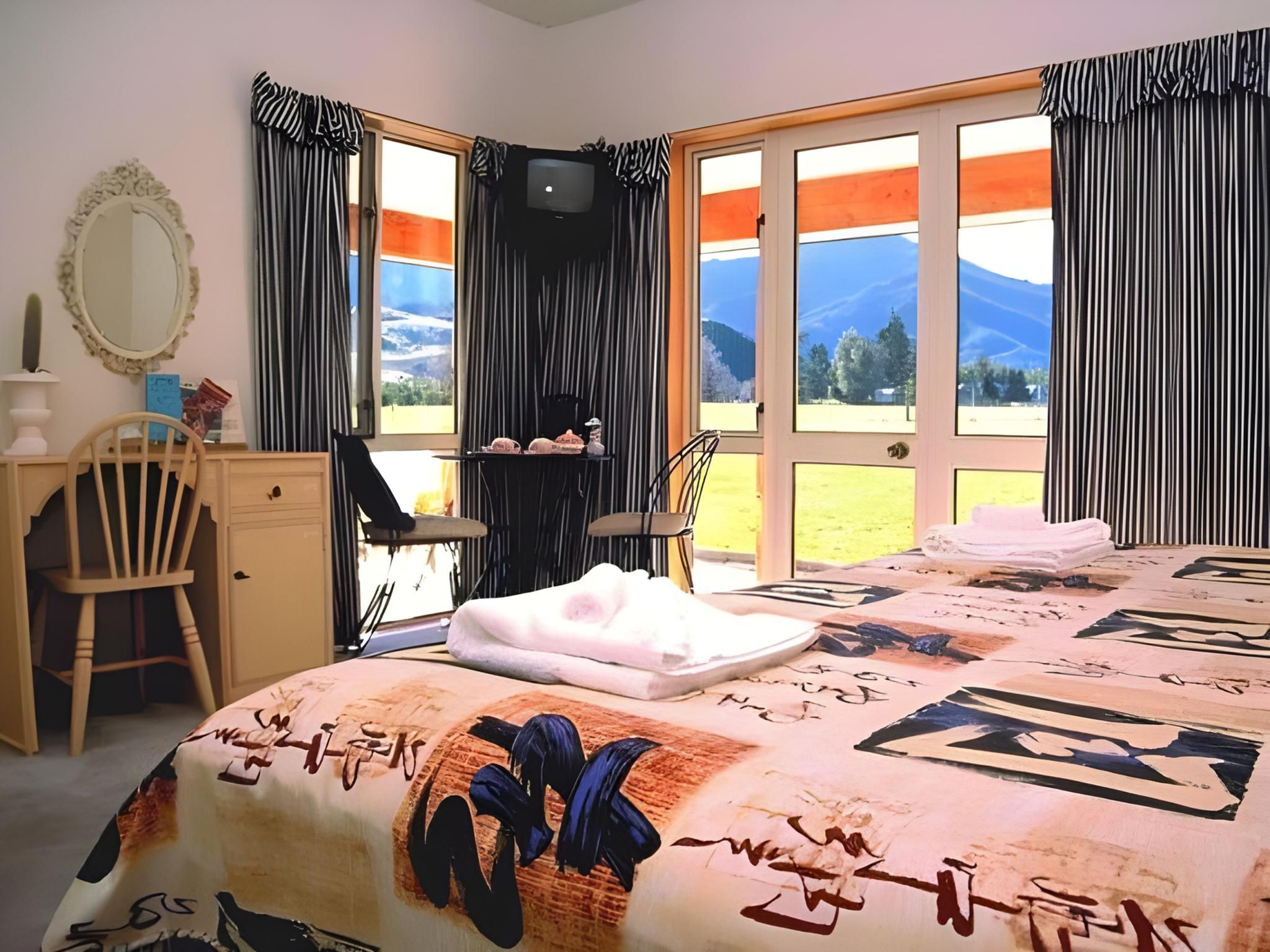 King Room with Whirlpool Bathtub