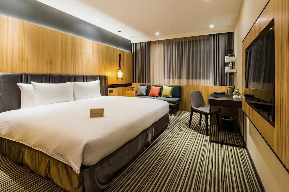 Classic Double Room, 1 King Bed, Bathtub