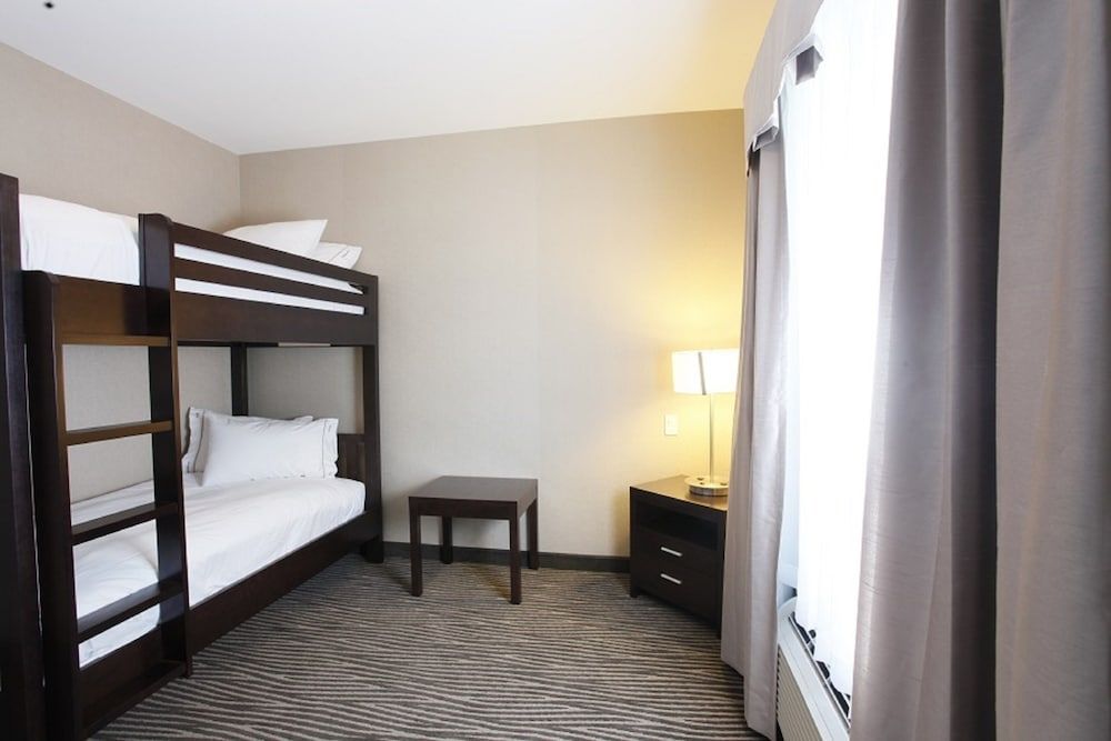 Room, 1 King Bed, Accessible Bathtub